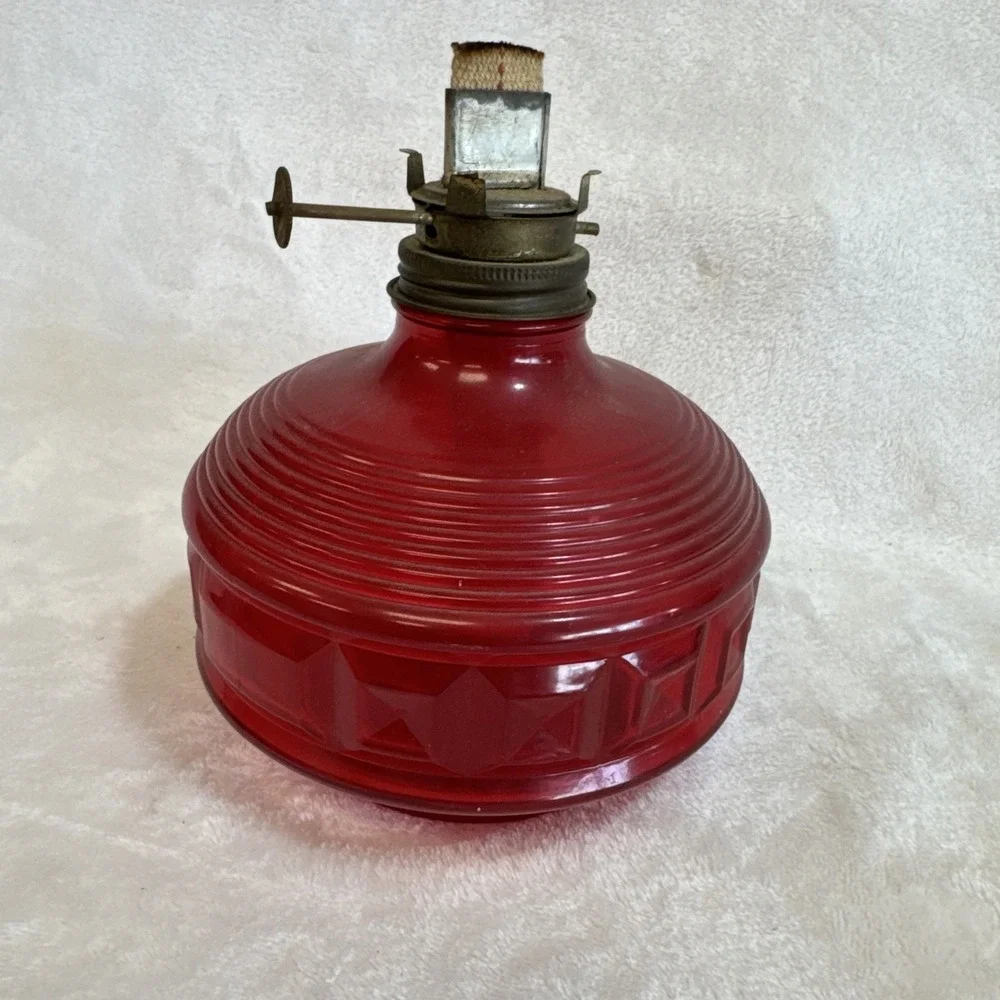 Vintage Red Glass Oil Lamp, Diamond & Ribbed Pattern, Kerosene Lantern‎